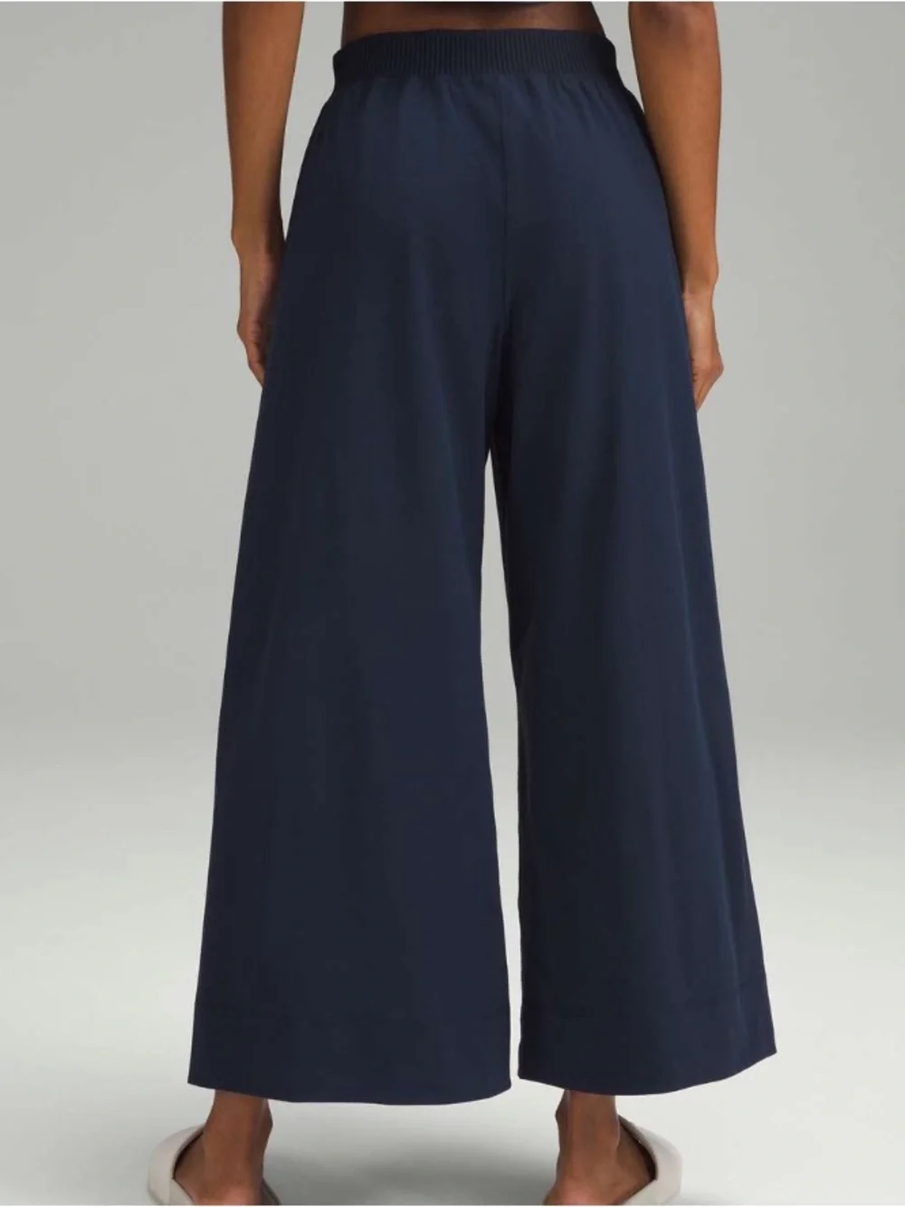 Lululemon Stretch Woven Wide-Leg High-Rise Cropped Pant